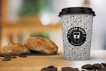 Coffee cup mockup with breakfast Free Psd