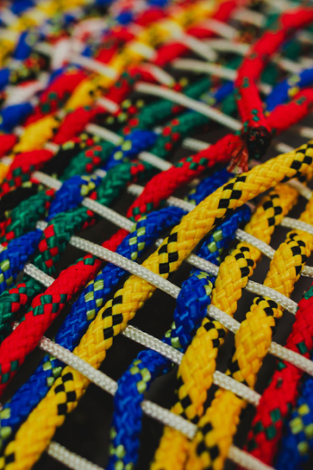 Colourful intertwined strings Colourful intertwined strings