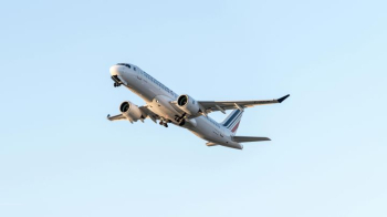 Commercial Airplane in Flight Commercial Airplane in Flight