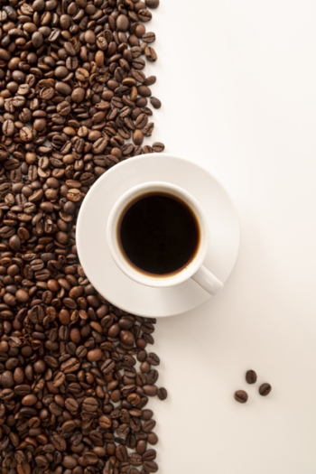 Contrasted coffee beans background and cup Free Photo Contrasted coffee beans background and cup Free Photo
