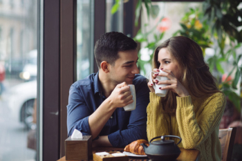 Couple in love drinking coffee in coffee shop Free Photo Couple in love drinking coffee in coffee shop Free Photo