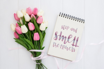 Cute message on notebook spring concept Free Psd Cute message on notebook spring concept Free Psd
