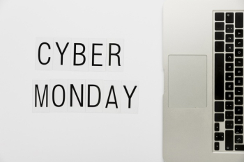 Cyber monday with keyboard on desk Free Photo