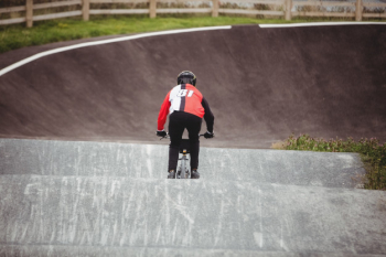 Cyclist riding bmx bike in skatepark Free Photo