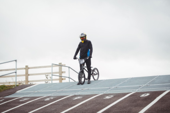 Cyclist standing with bmx bike at starting ramp Free Photo