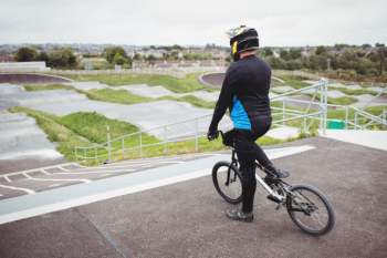 Cyclist standing with bmx bike at starting ramp Free Photo