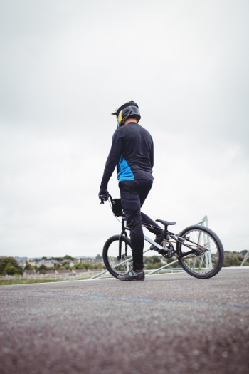 Cyclist standing with bmx bike at starting ramp Free Photo