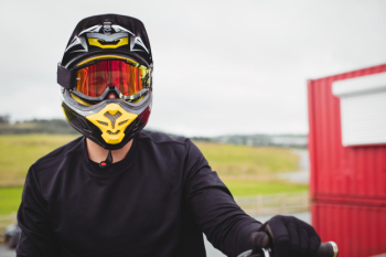 Cyclist wearing a helmet Free Photo