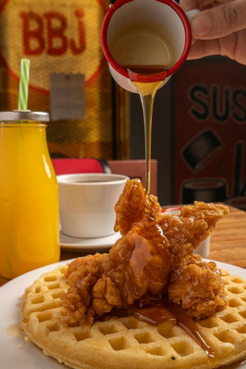Delicious Chicken and Waffles with Syrup Delicious Chicken and Waffles with Syrup