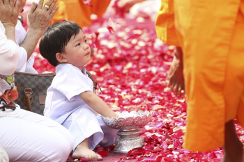 Dhammakaya tradition, Pathum Thani Province, | Free Photo - rawpixel