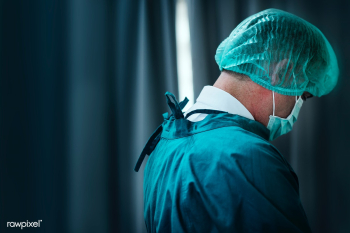 Doctor working at the hospital during the Covid-19 pandemic | Free  photo - 2329561