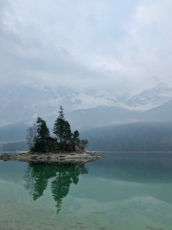 Early morning at the Eibsee Early morning at the Eibsee
