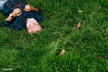 Elderly man sleeping on green grass | Free stock photo - 537795 Elderly man sleeping on green grass | Free stock photo - 537795