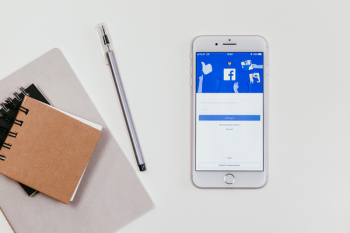 Facebook login screen on iPhone 8 Plus Facebook login screen on iPhone 8 Plus