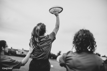 Female rugby player throwing a ball | Free stock photo - 529035 Female rugby player throwing a ball | Free stock photo - 529035