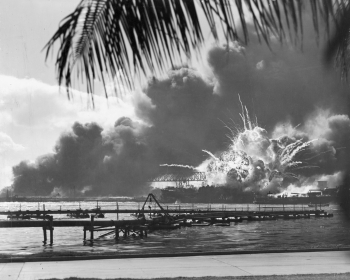 File:USS SHAW exploding Pearl Harbor Nara 80-G-16871 2.png ...