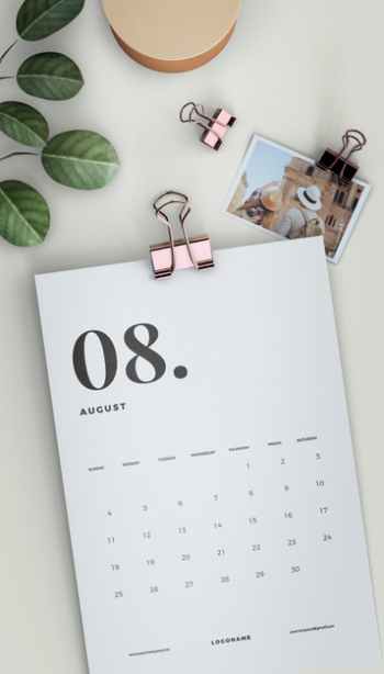 Flat lay clipped calendar mock-up Free Psd