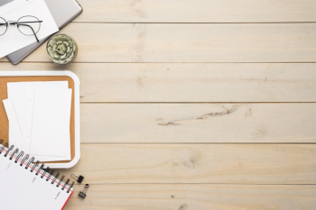 Flat lay minimalist desk concept Free Photo