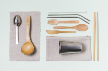 Flat lay zero waste arrangement on green background Free Photo Flat lay zero waste arrangement on green background Free Photo