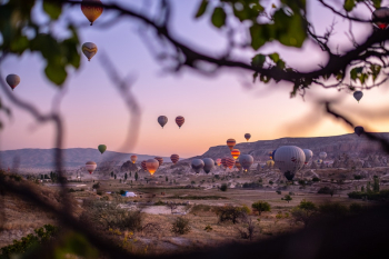 Flying Hot Air Balloons Flying Hot Air Balloons