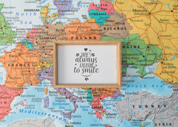 Frame mockup on europe map Free Psd