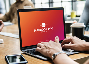 Free Person Using MacBook Pro Mockup PSD macbook pro mockup Free Person Using MacBook Pro Mockup PSD macbook pro mockup