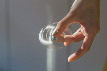 Free pinning a fidget spinner, | Free Photo - rawpixel Free pinning a fidget spinner, | Free Photo - rawpixel