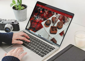 Free PSD Person Using MacBook Pro Mockup macrqok pro Free PSD Person Using MacBook Pro Mockup macrqok pro