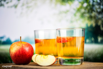 Fresh apple juice close up shot | Free stock photo - 425407