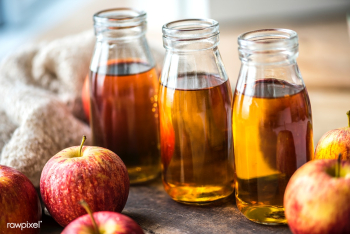 Fresh apple juice close up shot | Free stock photo - 425408