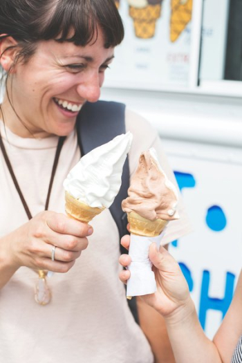 Friends Share Ice Cream Friends Share Ice Cream