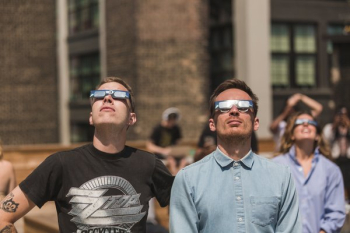 friends-watch-eclipse friends-watch-eclipse