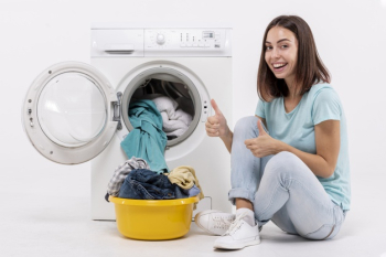 Full shot happy woman showing approval Free Photo Full shot happy woman showing approval Free Photo