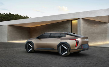 Futuristic Electric SUV in Modern Architectural Setting Futuristic Electric SUV in Modern Architectural Setting