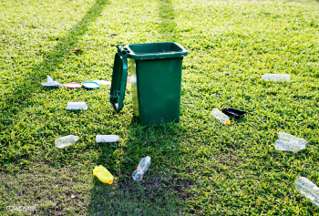 Garbage bin and garbage on the ground | Free stock photo - 430980 Garbage bin and garbage on the ground | Free stock photo - 430980