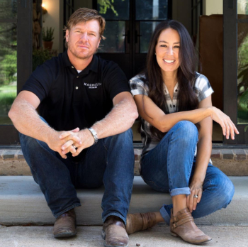 Get the Look: Fixer Upper's Joanna Gaines' Signature Style Staples ...