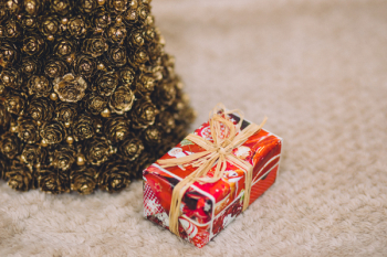 Gold Christmas tree and present Gold Christmas tree and present