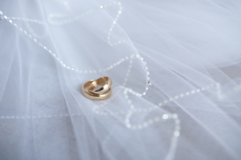 Gold wedding rings with decoration Gold wedding rings with decoration