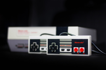 Gray Nintendo Nes Console And Controllers Gray Nintendo Nes Console And Controllers
