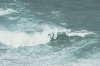 gray ocean wave during daytime gray ocean wave during daytime
