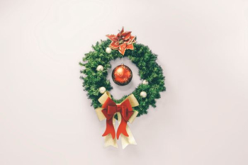 green and red Christmas wreath green and red Christmas wreath