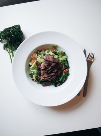 Green salad with beef steak cuts Green salad with beef steak cuts