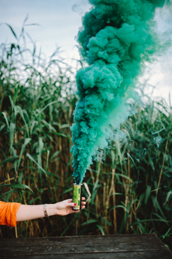 Green smoke bomb Green smoke bomb