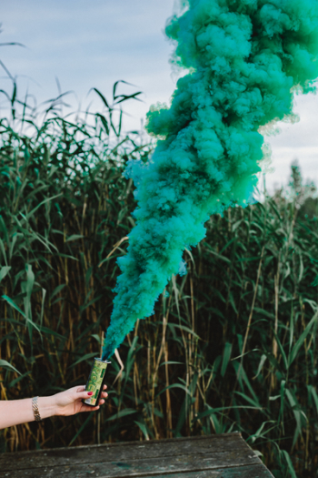 Green smoke bomb Green smoke bomb