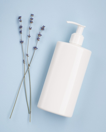 Hand cream bottle mock-up next to lavander Free Photo