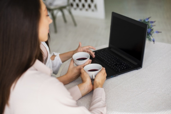 High angle young women at home looking at laptop Free Photo