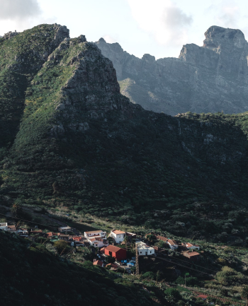 I was alone, it was early in the morning and i walked down the street. I found this beautiful village in the middle of nowhere. I decided to eat lunch (spanish omelette) there and it was delicious!