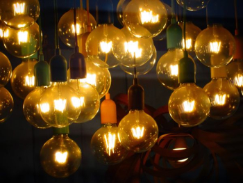 Incandescent Bulbs Hanging Incandescent Bulbs Hanging