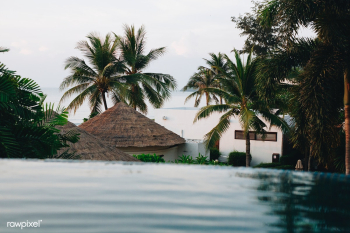 Infinity swimming pool at a resort | Free stock photo - 418360