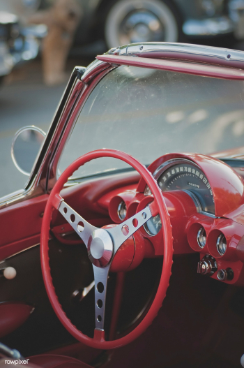 Interiors of classic red car | Free public domain photo - 430632 Interiors of classic red car | Free public domain photo - 430632